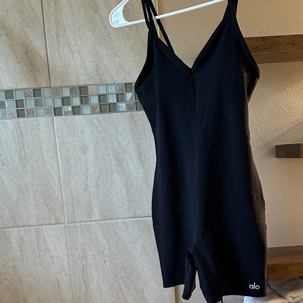 Alo yoga Sun Out onesie